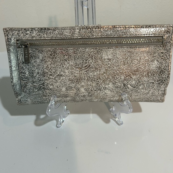 VÉLEZ Metallic Silver Cracked Leather Checkbook Wallet – Folia Nudo Style - Picture 2 of 10